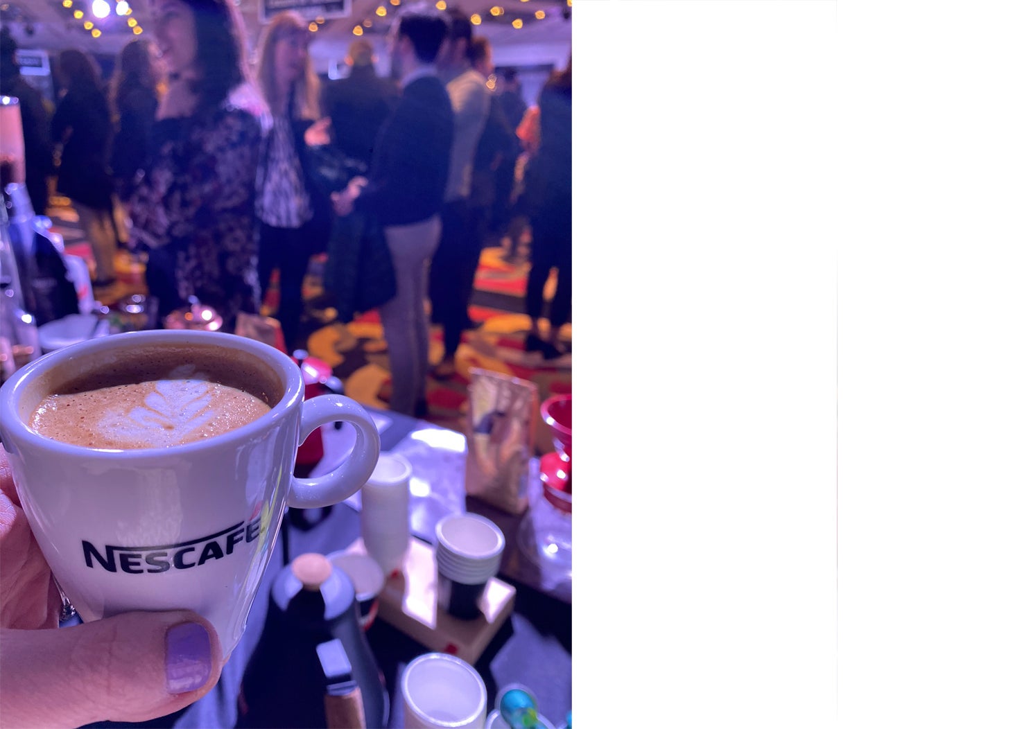Taza Blanca Nescafé en la feria "Exigí Buen Café"