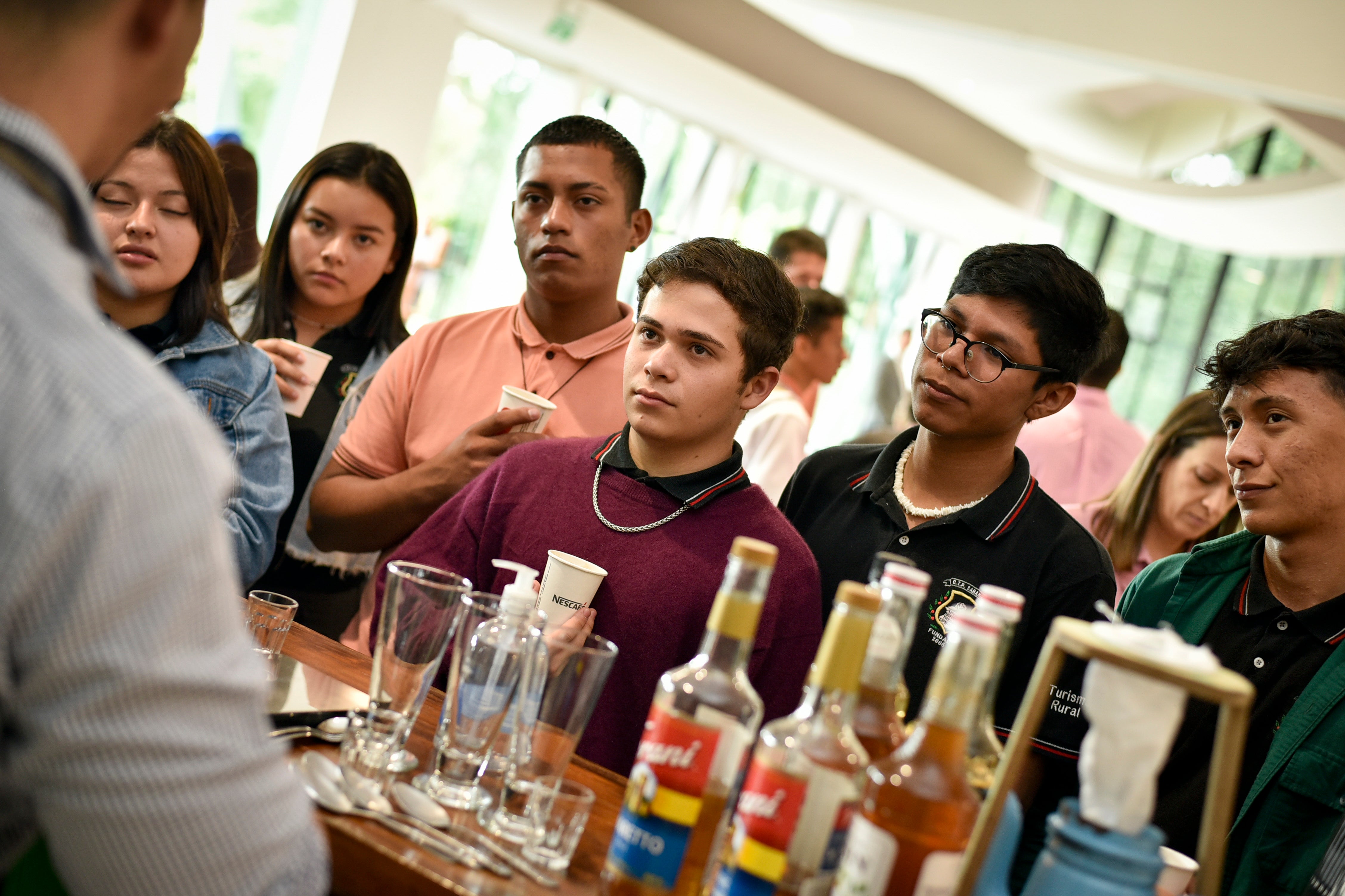 Grupo de jóvenes en capacitación del programa Jóvenes Baristas de Nestlé