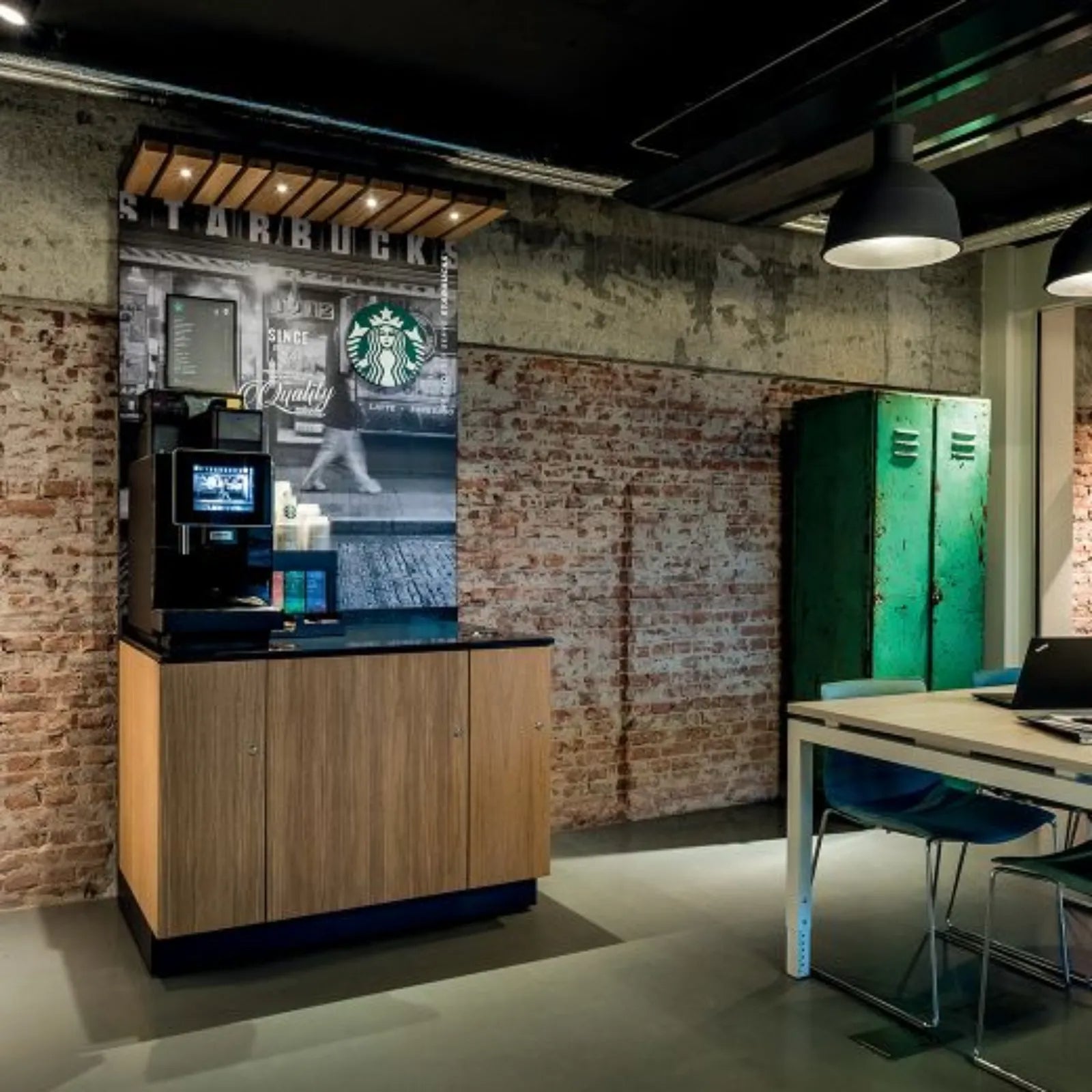 Estación de café Starbucks® en lugar de trabajo