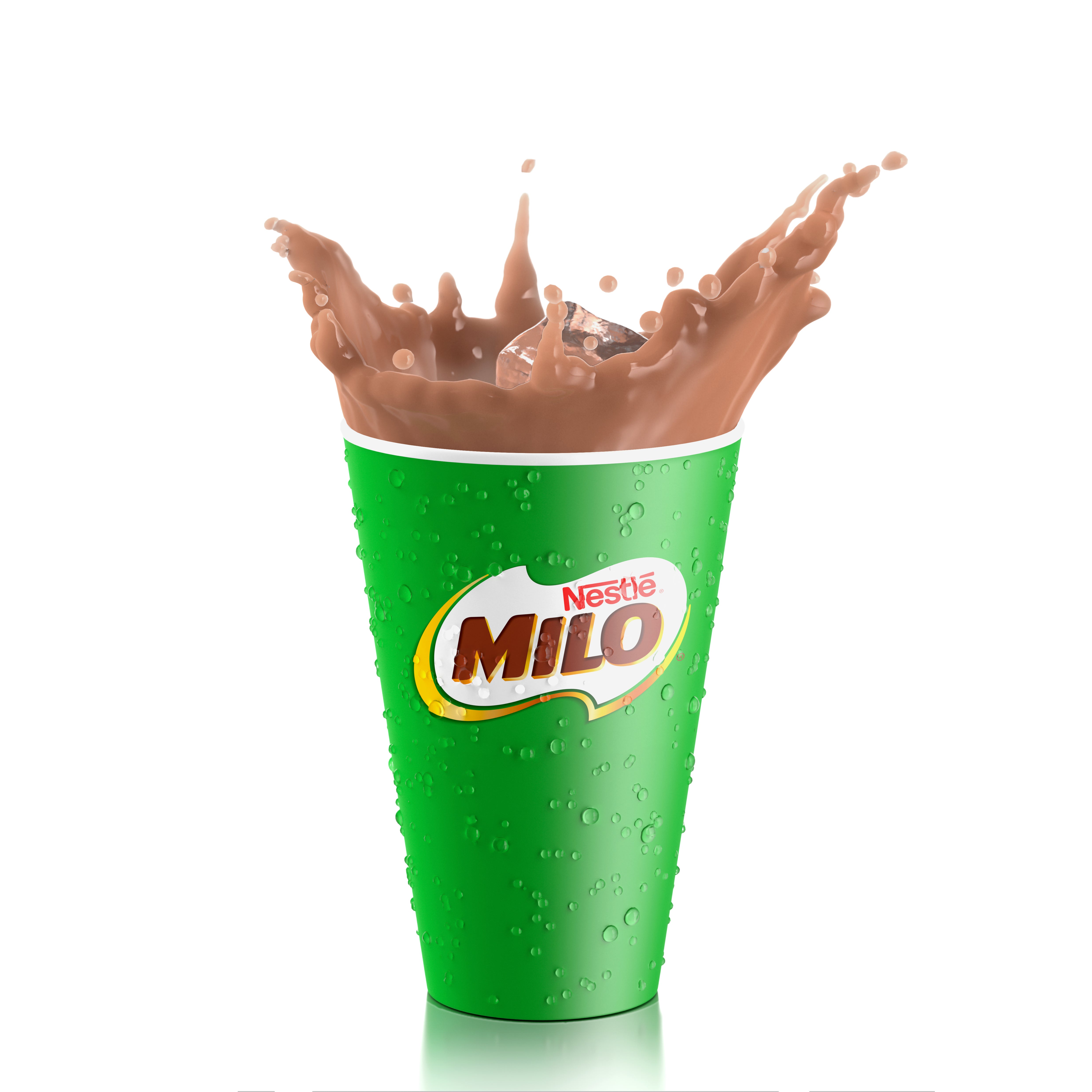 Bebida chocolatada con un hielo en un vaso verde con el logo de MILO® de NESTLÉ® hace splash