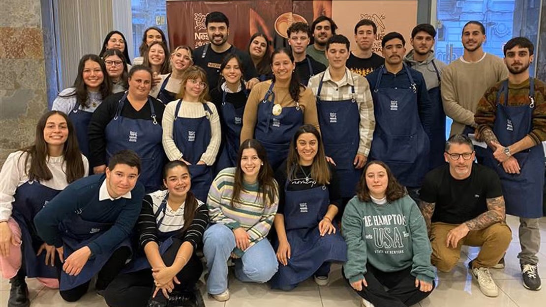 grupo-jovenes-del-programa-nestle-jovenes-baristas-2024