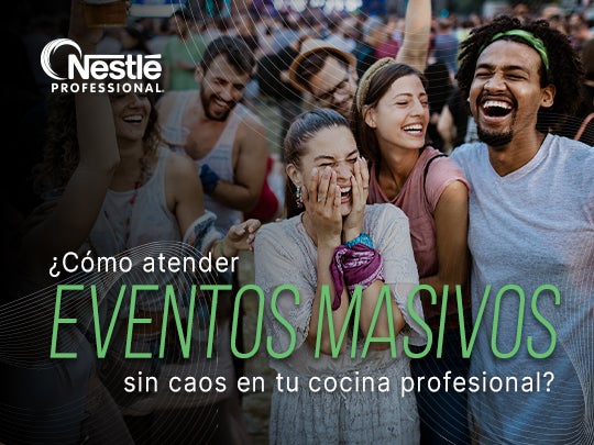 Asistentes celebrando juntos en eventos masivos con un ambiente lleno de energía.