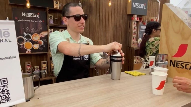 Barista preparando un café en el Coffee Festival