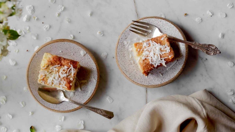 Trozos de torta de tres leches sin gluten