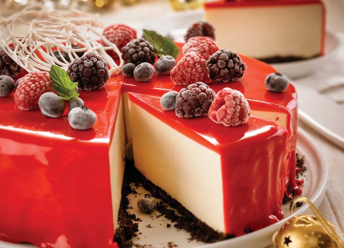 Cheesecake de frutos rojos navideño elaborado con productos NESTLÉ® para un evento de dayketing