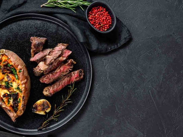 Plato de restaurante hecho con productos de alta calidad