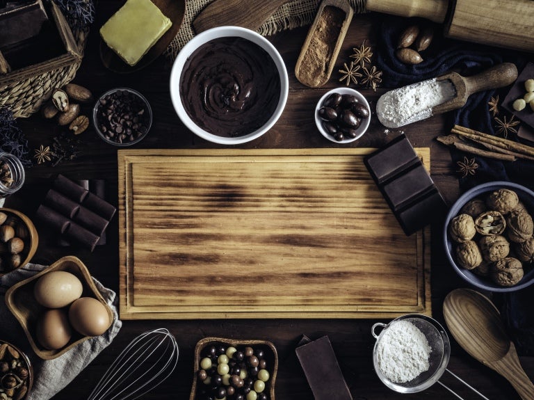 Tipos de chocolate, ingredientes y utensilios para deliciosas recetas