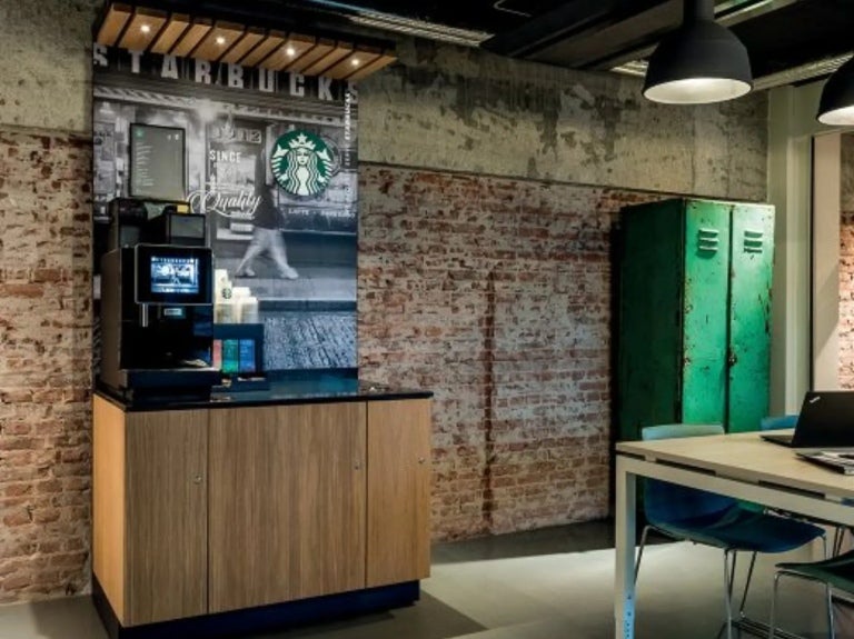 Estación de café Starbucks® en lugar de trabajo