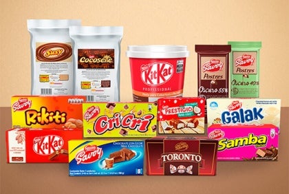 Surtido de chocolates Nestlé, un proveedor de chocolates y galletas al por mayor que ofrece dulces de calidad.