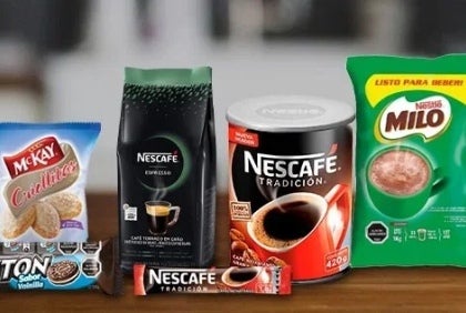 Cafés e insumos para máquinas de café como NESCAFÉ® en grano, NESCAFÉ® en lata y stick, y bolsa de MILO®.
