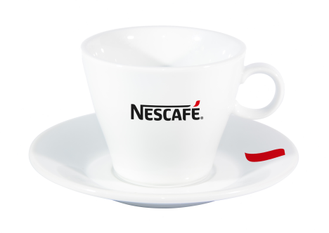 Taza café con leche sobre plato grande de la Vajilla Nescafé