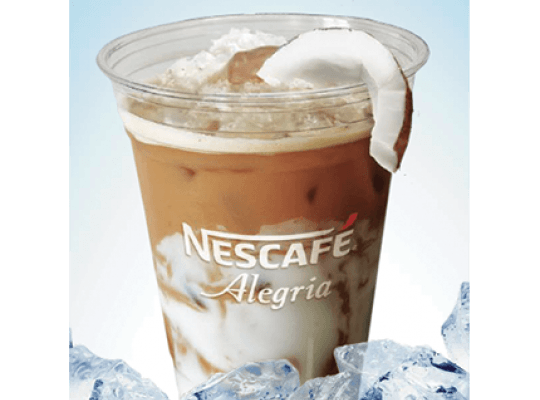 vaso transparente plástico Nescafé con receta fría cappuccino coco