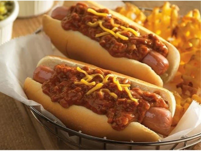 Hot Dog con Chef-mate® Chile Con Carne y Frijoles