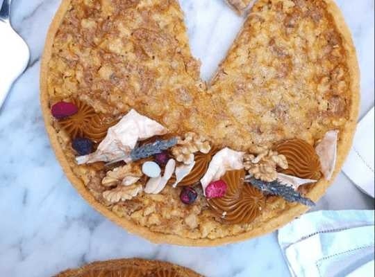  Kuchen de nuez con Leche Condensada Nestlé sin una porción triangular