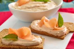 Dip cremoso de salmón y hierbas finas