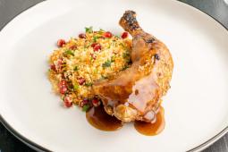 Pollo asado al bourbon con cuscús