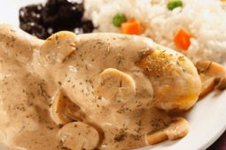 Pollo a la crema de ciruela