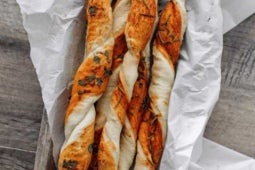 Varios Grissinis de Tomate y Finas Hierbas