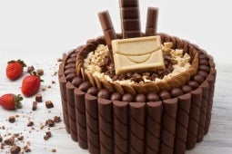 Torta con barras de chocolate Black &amp; White elaborada con productos SUBLIME®