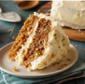 Porción triangular de Torta de zanahoria con Leche Condensada Nestlé sobre un plato de color blanco