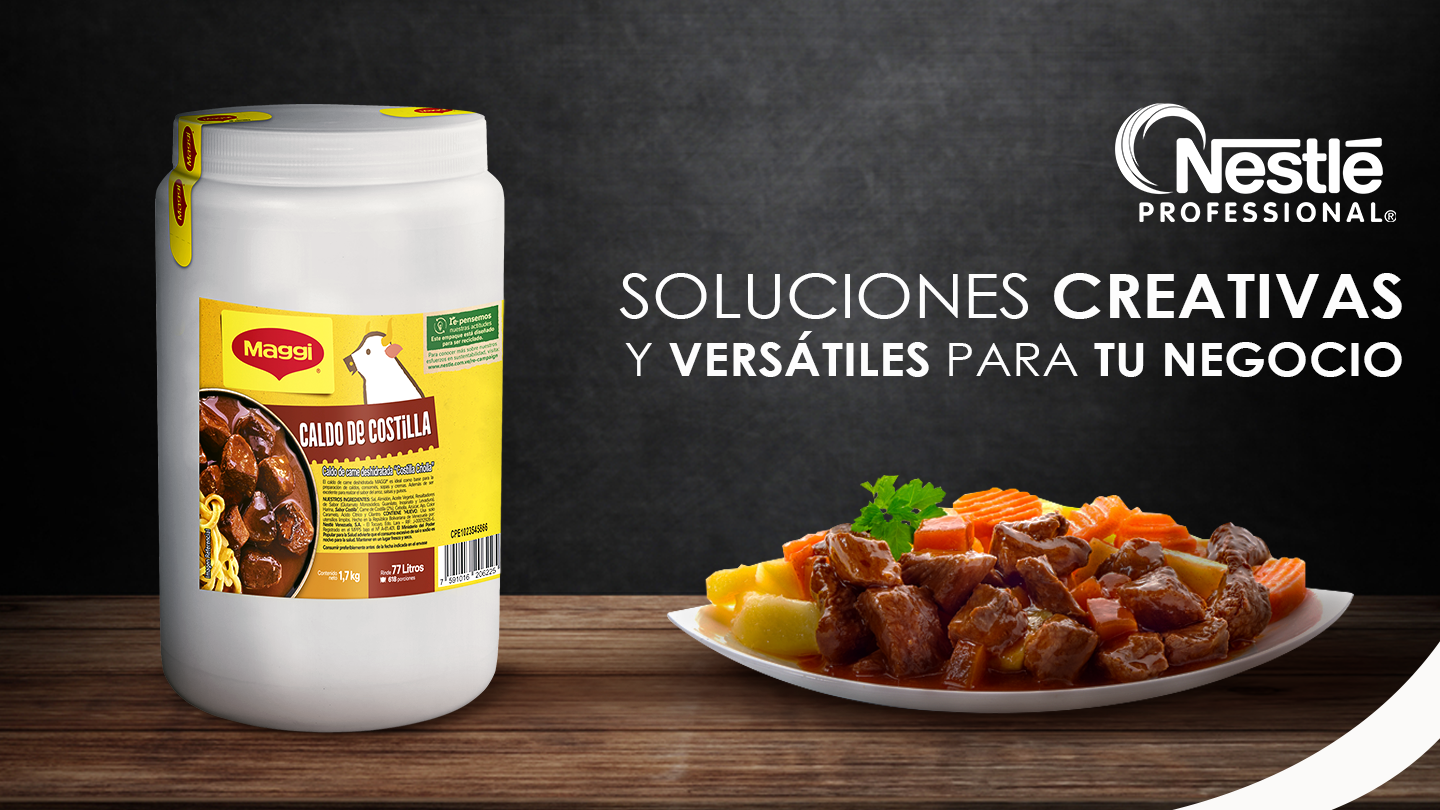 Bote de Caldo de Costilla MAGGI junto a un plato de estofado de carne con zanahorias 