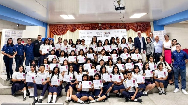 Jóvenes de la industria culinaria son graduados por el programa YOCUTA de Nestlé Hondureña