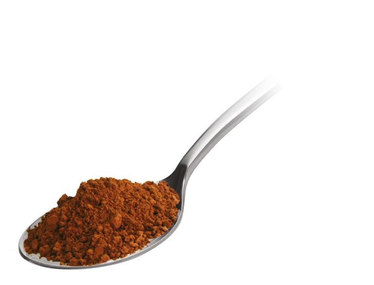 Cuchara de metal con cacao en polvo Nesquik