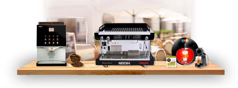 De izquierda a derecha, máquinas de café en grano, barista y en cápsulas NESCAFÉ®